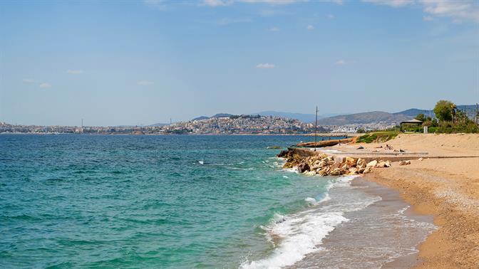 Αυτές είναι οι ακατάλληλες παραλίες της Αττικής για το 2025, σύμφωνα με το ΠΑΚΟΕ