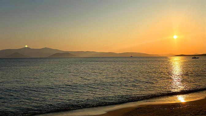 Αττική σαν διακοπές: 4 παραλίες για να αράξεις ως αργά