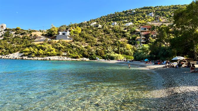 Στο Μικρό Αμόνι για ονειρικές βουτιές μιάμιση ώρα από την Αθήνα