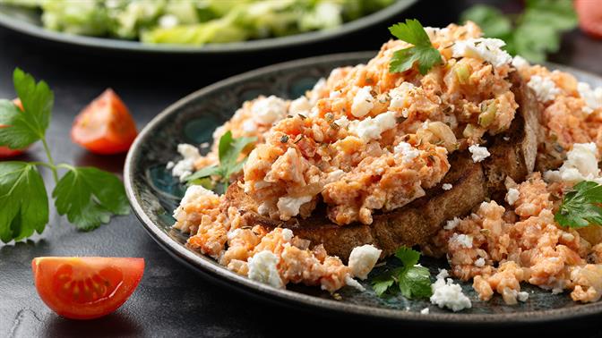 Ελληνικό brunch: Πώς η Αθήνα απέκτησε τη δική της «σχολή» πρωινού