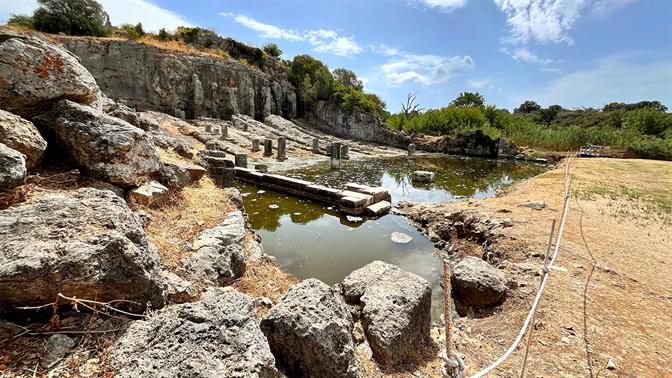 Στους Οινιάδες θα δεις το καλύτερα διατηρημένο αρχαίο ναυπηγείο της Ευρώπης