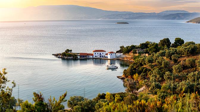 Πανέμορφα παραθαλάσσια χωριουδάκια στην Ελλάδα για ηρεμία εκτός σεζόν