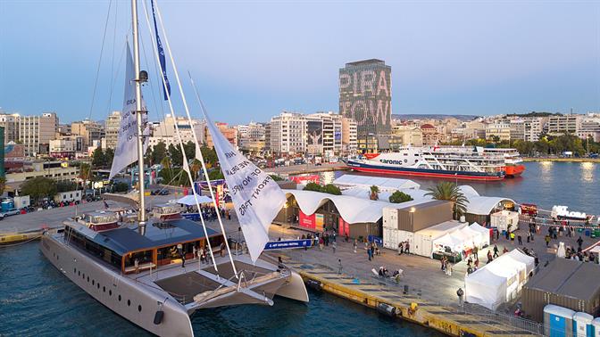 Το πρώτο πλωτό μουσείο του κόσμου ρίχνει άγκυρα στον Πειραιά