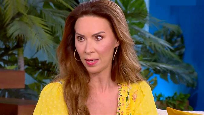 Δώρα Χρυσικού: «Ως στρέιτ γυναίκα χωρίς μήτρα, αντιμετωπίζω τον χλευασμό»
