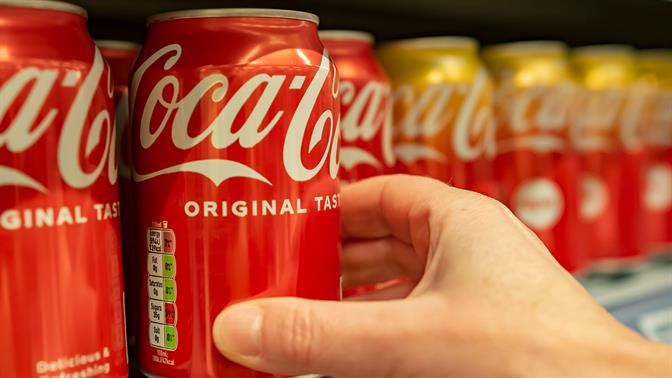 Η Coca-Cola αλλάζει συνταγή και επιστρέφει στη ζάχαρη από ζαχαροκάλαμο