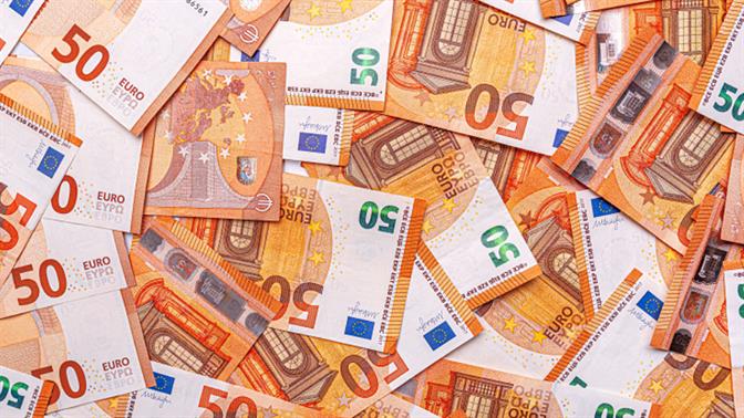 Ηλικιωμένος στην Καστοριά πετούσε 50ευρα στον δρόμο κι όποιος πρόλαβε, πρόλαβε