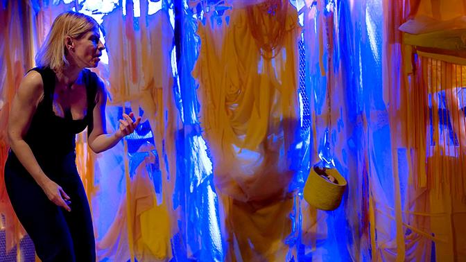 Η κίτρινη ταπετσαρία της Σάρλοτ Πέρκινς Γκίλμαν στο Θέατρο Αλκμήνη