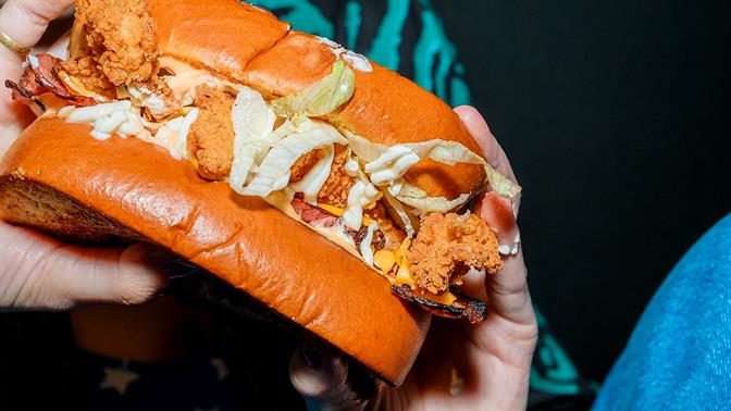 Balboa στο Μοναστηράκι: Η νέα street food άφιξη με άρωμα Θεσσαλονίκης