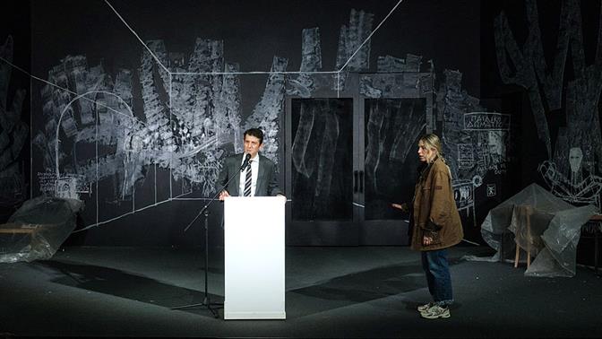 Εχθρός του λαού: Ο Τόμας Όστερμάιερ σκηνοθετεί Ίψεν στο Θέατρο Κνωσός