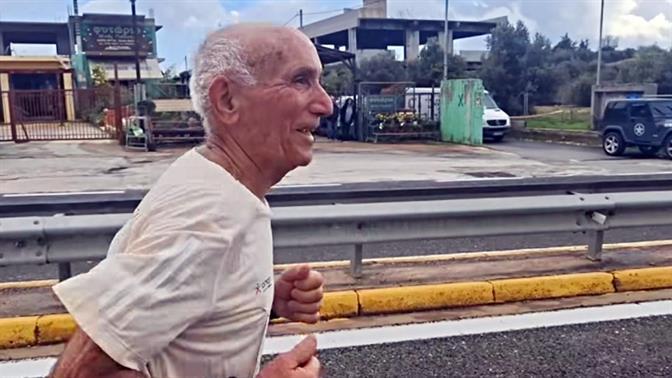 Ο 89χρονος που έτρεξε στον Μαραθώνιο της Αθήνας είναι έμπνευση για όλους μας