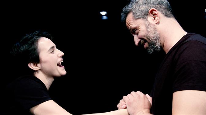 Τα Παιδιά ενός κατώτερου θεού είναι η παράσταση που θα σου ζεστάνει την ψυχή