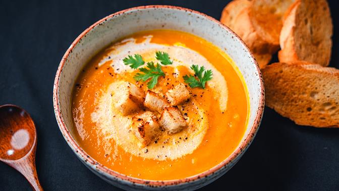 Τρεις λαχταριστές συνταγές για σούπα κολοκύθας που θα σε ζεστάνουν τον χειμώνα