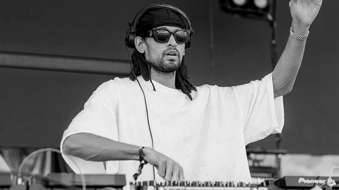 Χριστουγεννιάτικο rave με PAWSA και Liva K στο Tae Kwon Do