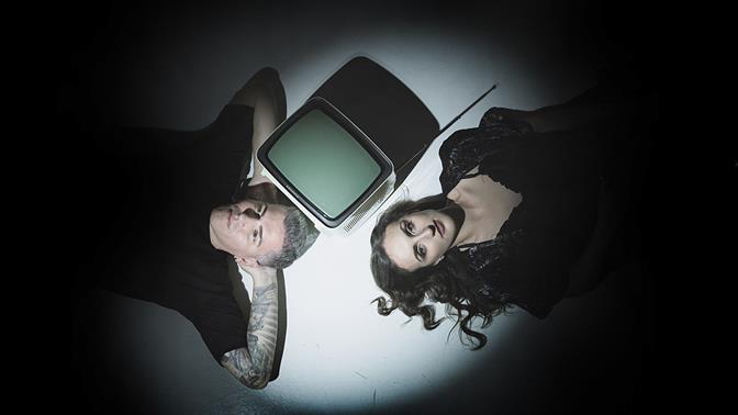 Ζωή εκτός οθόνης: Μια μουσική παράσταση του Παρασκευά Καρασούλου στο Θέατρο Radar