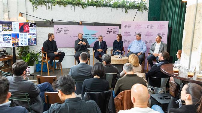 Η bar σκηνή της Αθήνας και η συνεισφορά της στη ζωή των κατοίκων και την εμπειρία των επισκεπτών