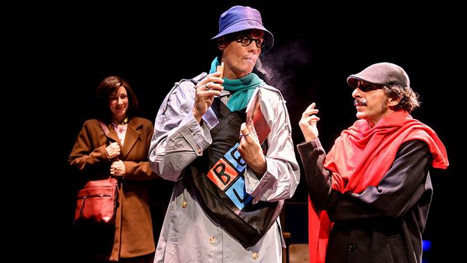 Στο Θέατρο Μπέλλος, Απόψε κανείς δεν πεθαίνει