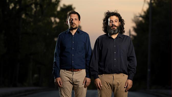 «Καλά δεν είμαστε;»: Η stand up παράσταση που γελάει με όλα όσα μας τρελαίνουν καθημερινά