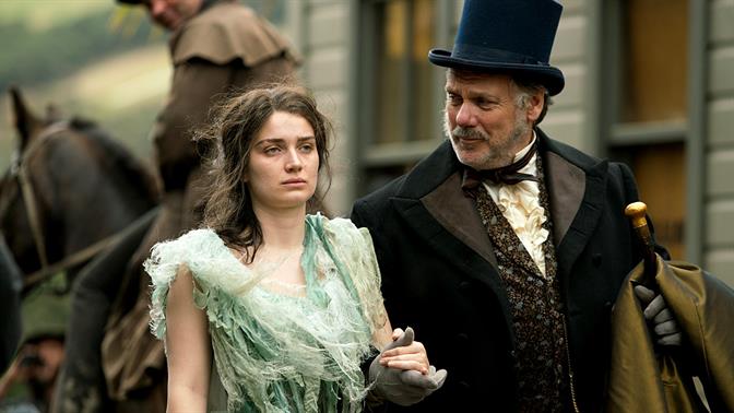 Σειρές στο Ertflix που θα δεις με (εορταστικό) πάθος