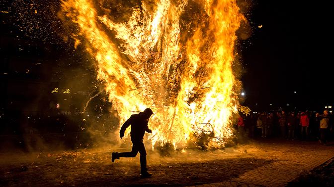 Παραμονή Χριστουγέννων: Έθιμα και παραδόσεις ανά την Ελλάδα