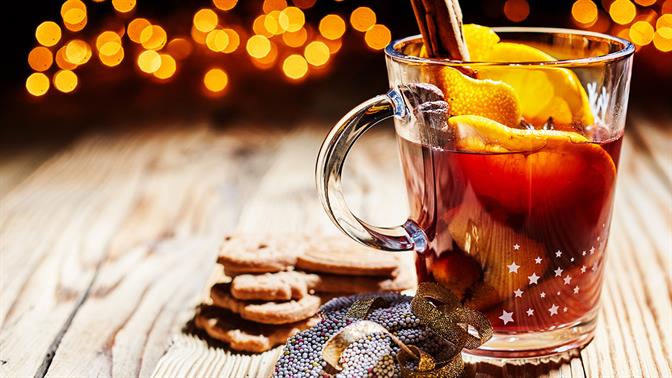 Ρακόμελο εναντίον gluhwein και οι διευθύνσεις για να ζεστάνεις το μέσα σου στην Αθήνα
