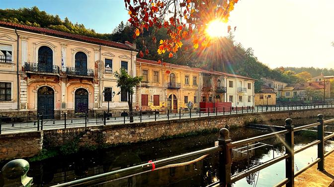 Περπατήσιμες πόλεις στην Ελλάδα για city break χωρίς αυτοκίνητο