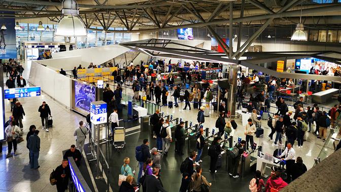 Χάος στο «Ελευθέριος Βενιζέλος»: Πάνω από 2000 βαλίτσες έχουν χάθει