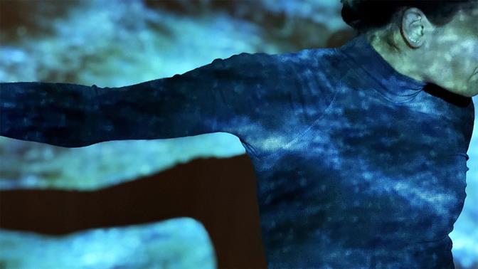 Lone: Μία πολυμεσική performance live ηλεκτρονικής μουσικής, visuals και κίνησης στο Newman Cinema