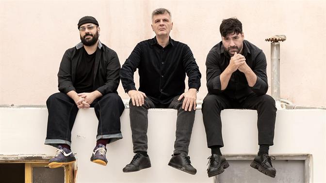 Ο Φοίβος Δεληβοριάς κάνει Threesome” στο Κύτταρο