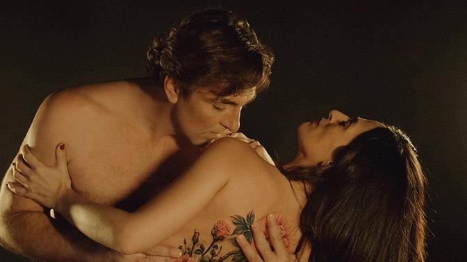 «Locandiera» στο Θέατρο Τέχνης: Η Μιραντολίνα επιστρέφει σε σύγχρονη εκδοχή από τον Γιάννη Κακλέα