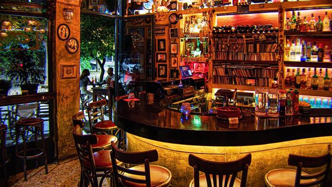 Τα ξενυχτάδικα του χειμώνα: Μπαρ που μένουν ανοιχτά μέχρι αργά