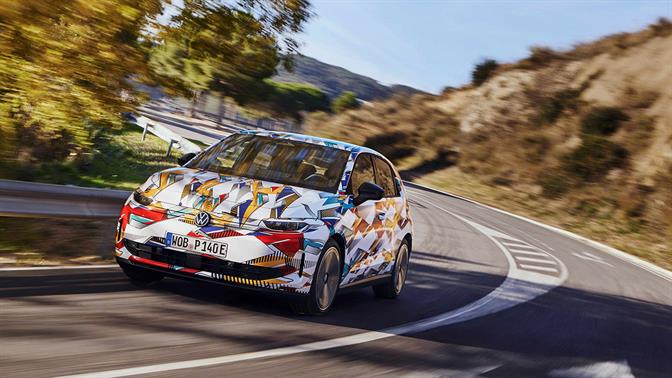 Οι αυτοκινητοβιομηχανίες δέχονται πιέσεις να επαναφέρουν τα φυσικά κουμπιά λόγω των βλαβών στις οθόνες