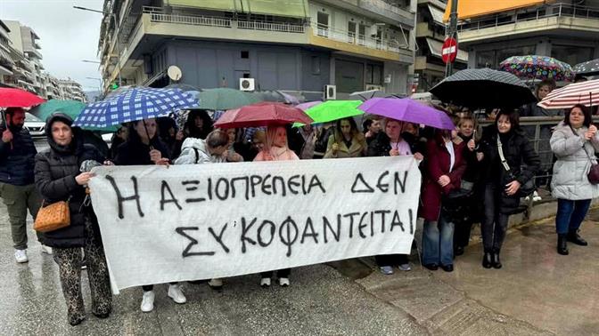 «Κράτα γερά» φώναζαν οι εργαζόμενοι στον ιδιοκτήτη της «Βιολάντα» (βίντεο)