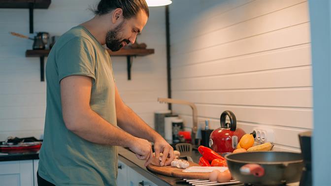 Μαγειρεύοντας για έναν: Η τέχνη του να φροντίζεις τον εαυτό σου στην κουζίνα
