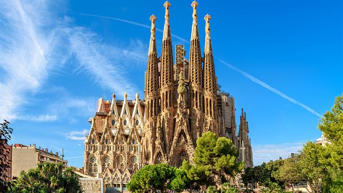 Σαγράδα Φαμίλια: Τοποθετήθηκε το τελευταίο κομμάτι– Στα 172,5 μέτρα το αριστούργημα του Γκαουντί