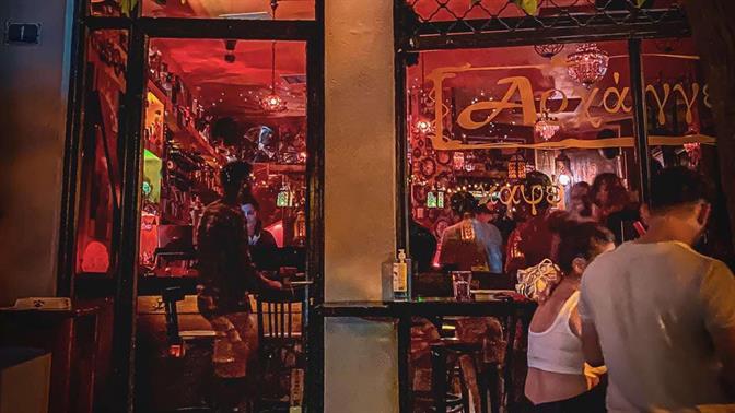 Τα πιο ωραία λαϊκά θα τα ακούσεις σε αυτά τα μπαρ της Αθήνας και του Πειραιά