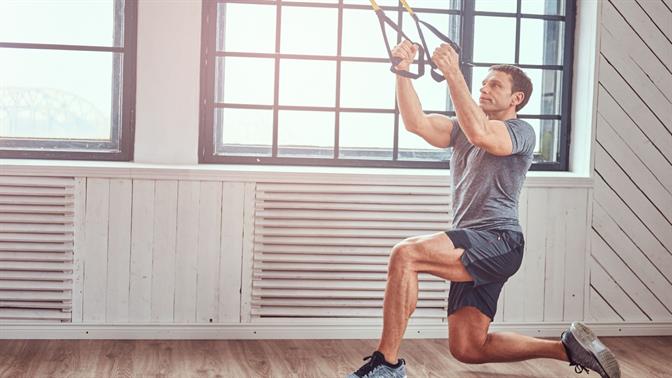 Τέλειες προπονήσεις για το σπίτι με έναν ιμάντα γυμναστικής