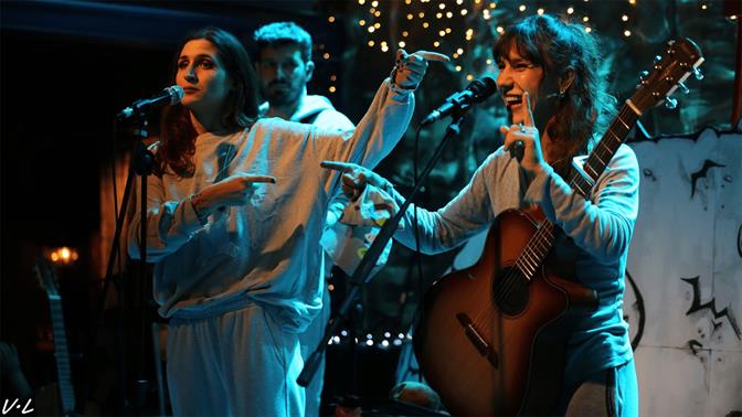 Σκιαδαρέσες στον Σταυρό του Νότου Club: Ένα αλλιώτικο «πιτζάμα πάρτι» στη σκηνή