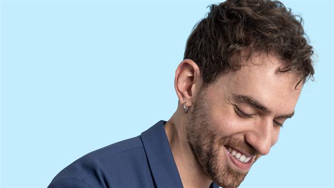 Ο Αλέξανδρος Τζοβάνι στη σκηνή του Caja de Música!