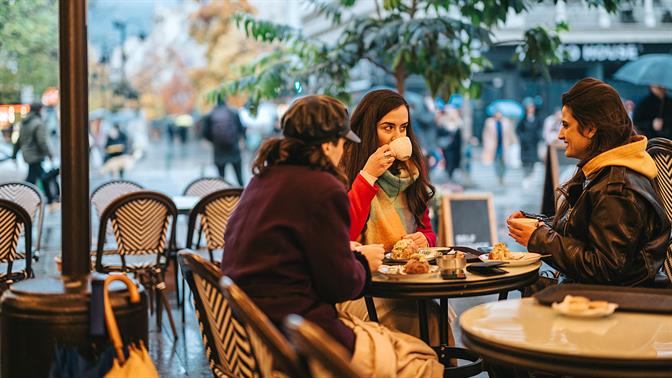 Το σύνδρομο του «να κανονίσουμε καφέ» που δεν γίνεται ποτέ