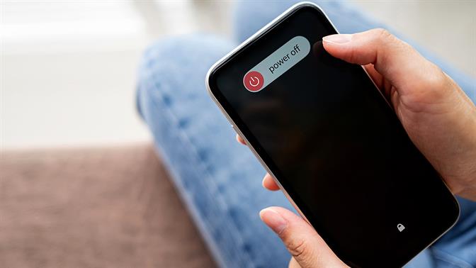 Η χαρά του να μην ποστάρεις: Μήπως δεν χρειάζεται να μοιράζεσαι τα πάντα;