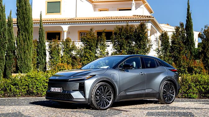 Με καινοτόμο σύστημα κλιματισμού το νέο αμιγώς ηλεκτρικό Toyota C−HR+