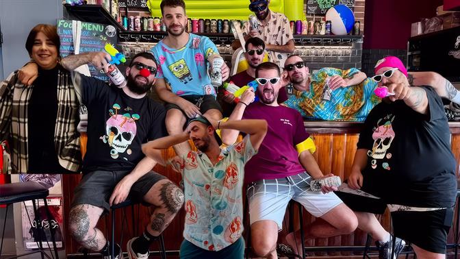 Last Row: Τρία χρόνια μπίρες και ιστορίες από την τελευταία σειρά στο Μαρούσι