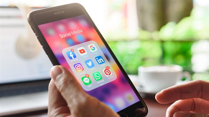 Iστορική ήττα για Meta και Google: Δικαστήριο «δείχνει» ότι τα social media μπορούν να προκαλέσουν εθισμό