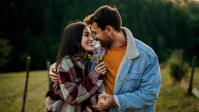 Γιατί την άνοιξη γινόμαστε πιο ερωτικοί;