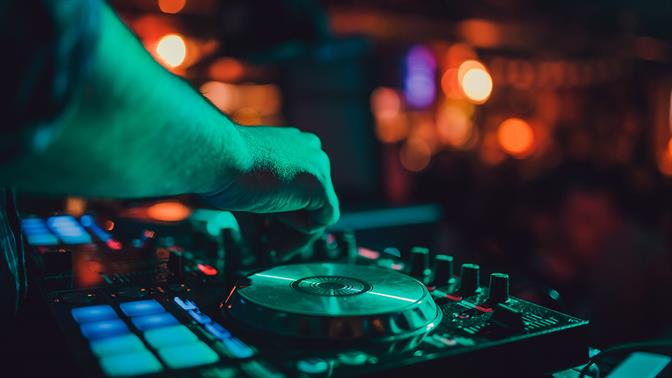 Athens Pre Pride Party: Ξέρουμε πού θα χορεύεις το Σάββατο 4 Απριλίου