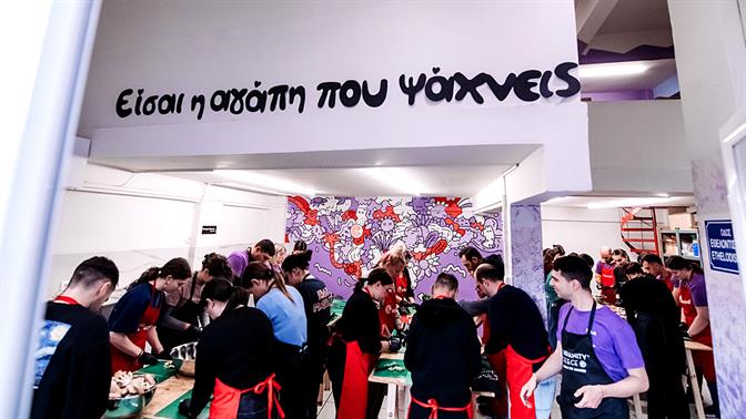 efood και Humanity Greece μαγειρεύουν μαζί για όσους το έχουν ανάγκη