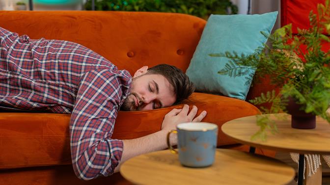 Η χαμηλή μπαταρία της κοινωνικότητας: Τι κάνεις όταν δεν θέλεις να βγεις ούτε για καφέ;