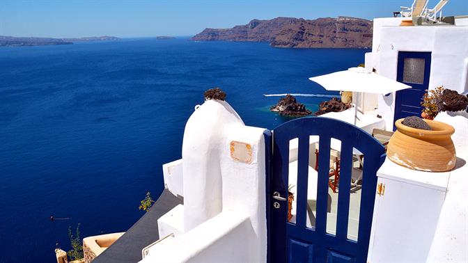 Πόσο κοστίζουν τον Δεκαπενταύγουστο τα δωμάτια στις Κυκλάδες αν τα κλείσουμε τώρα;
