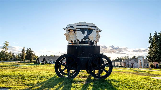 Φύση και τέχνη μια ανάσα από το κέντρο: Το Άλσος Στρατού και τα αναπάντεχα έργα τέχνης του