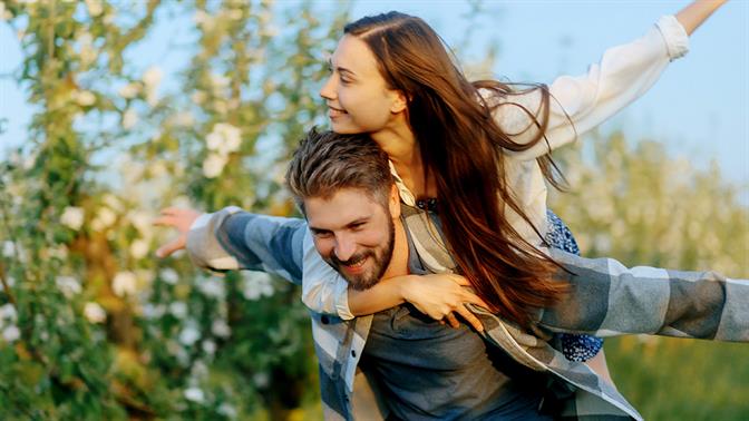 Άνοιξη 2026: Ποια ζώδια στρατολογεί ο έρωτας; Η Αφροδίτη ανοίγει φάκελο… καρδιάς